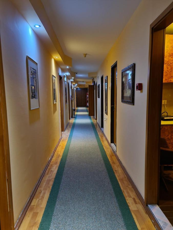 Hotel Square スコピエ エクステリア 写真