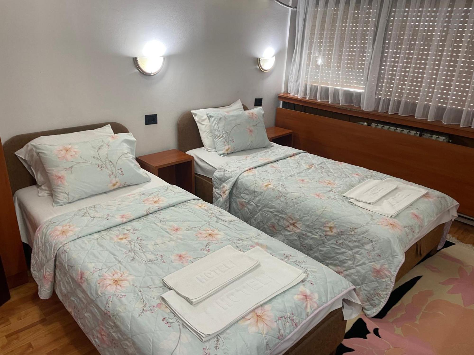 Hotel Square スコピエ エクステリア 写真