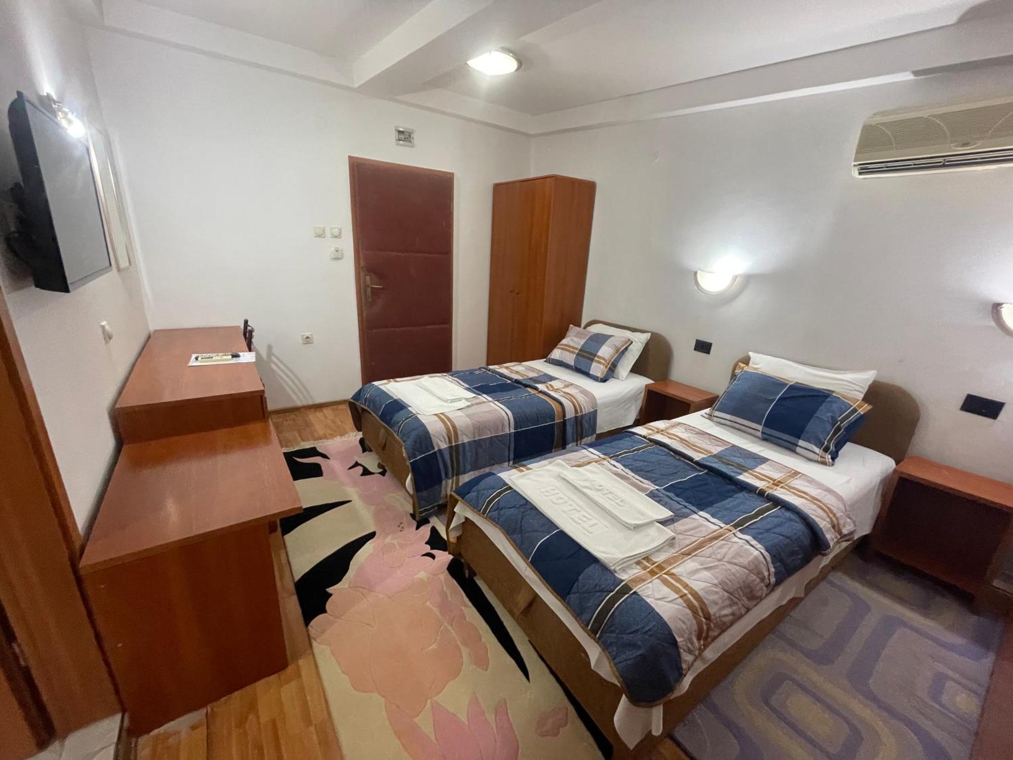 Hotel Square スコピエ エクステリア 写真