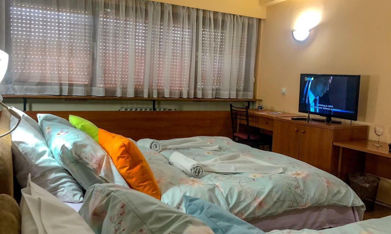Hotel Square スコピエ エクステリア 写真