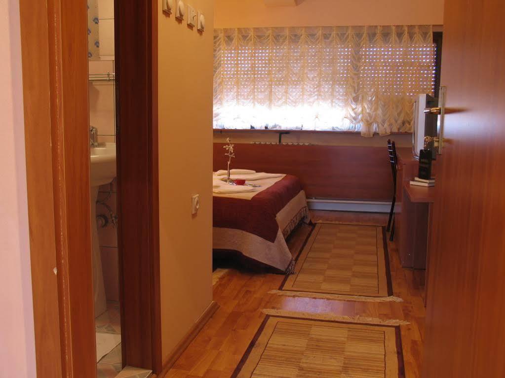 Hotel Square スコピエ エクステリア 写真